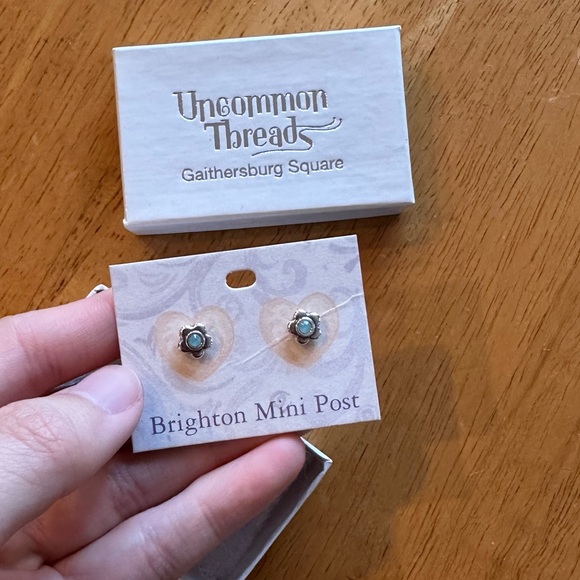 New Brighton Mini Post Stud Earrings Flower - Picture 2 of 3